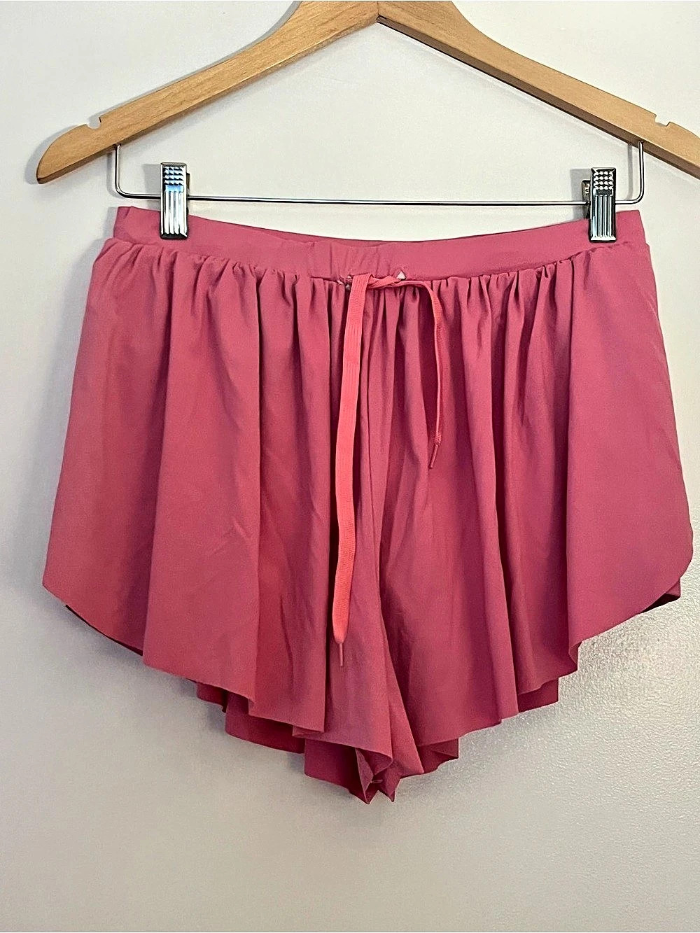 Gold Hingе Athletic Shorts in Pink, Small
